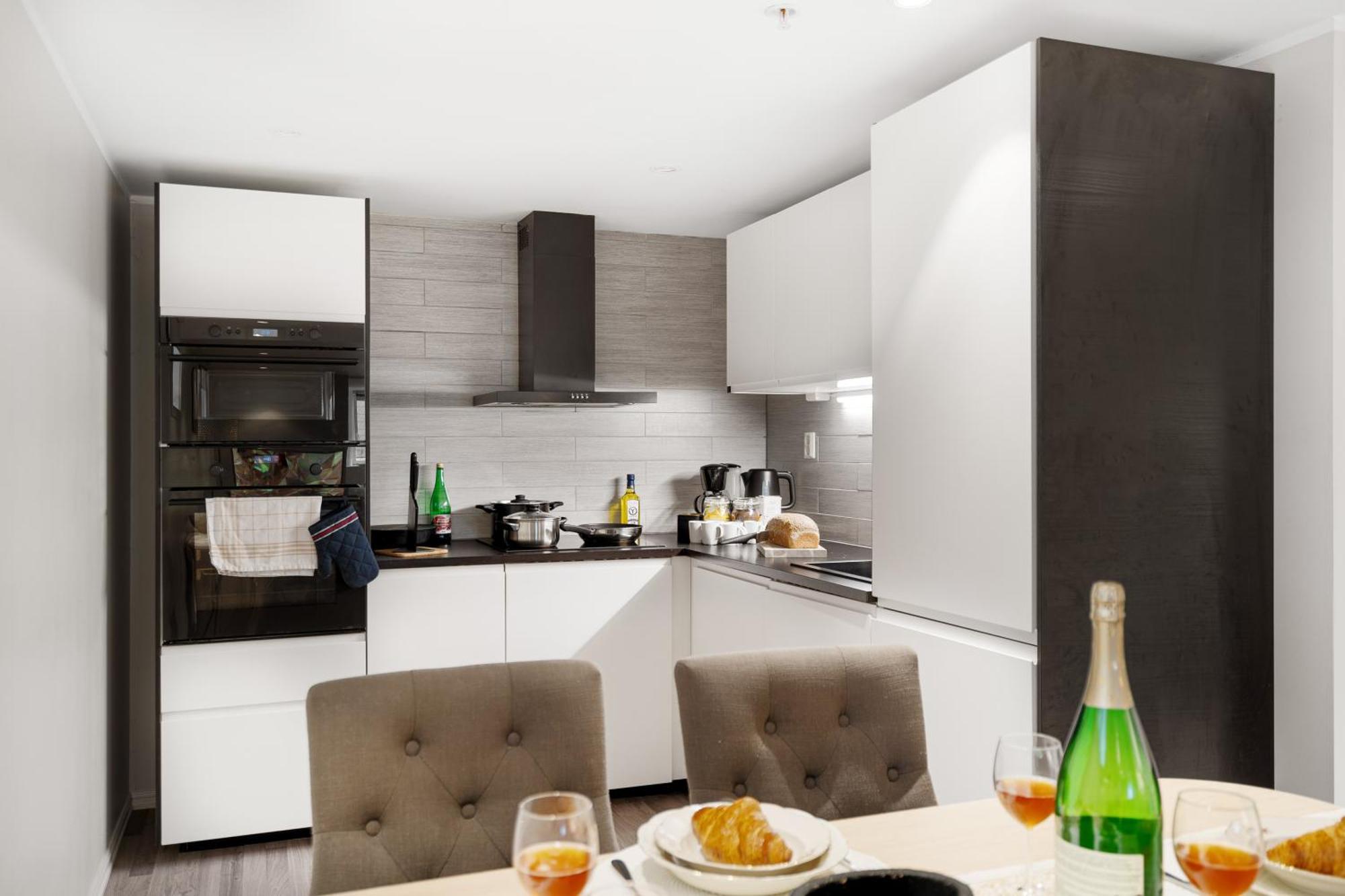 Solsiden Modern Stay: King Beds, Private Entry Trondheim Exteriör bild